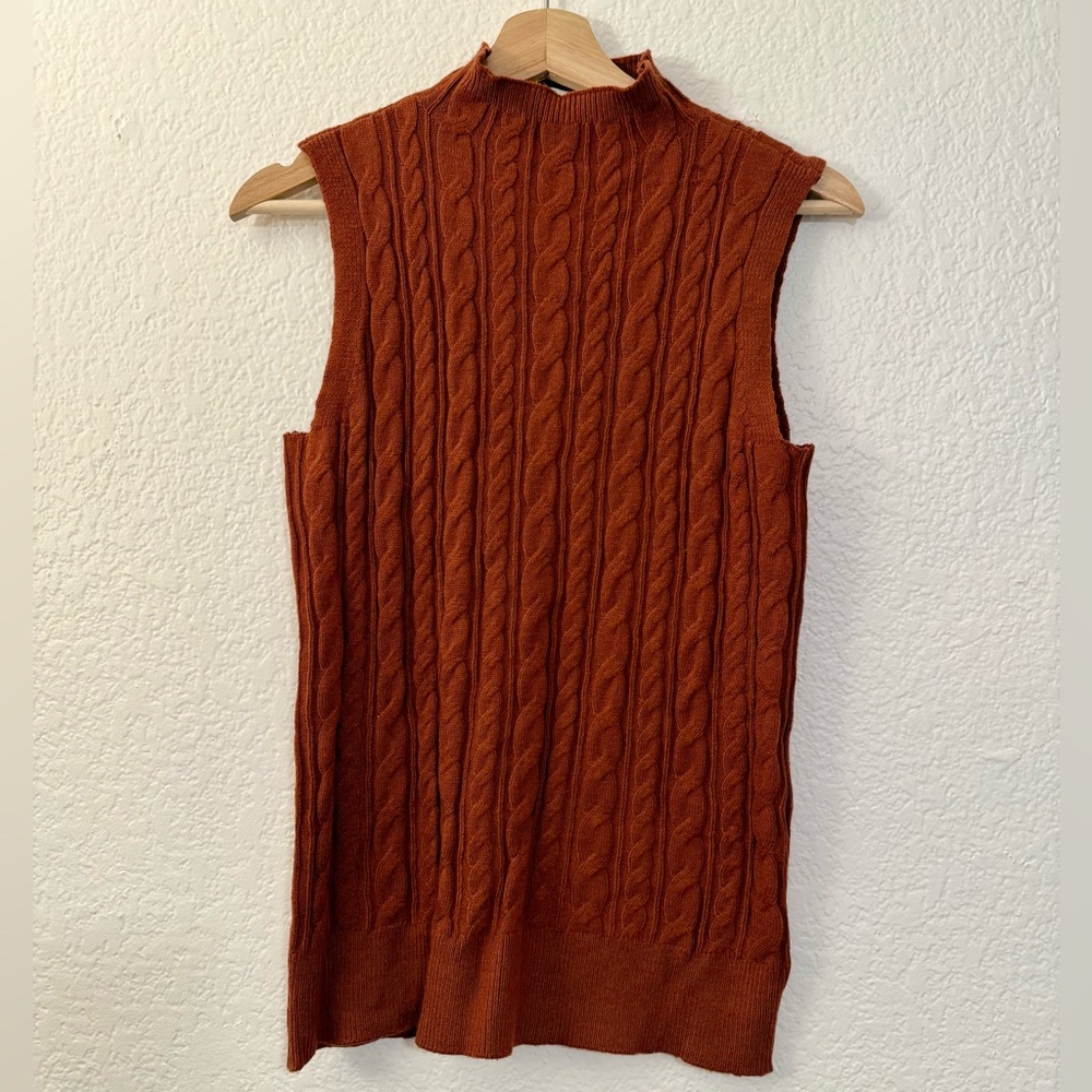 Cyrus Women’s Rust Orange Cable Knit Sleeveless Sweater, Turtleneck Size Large